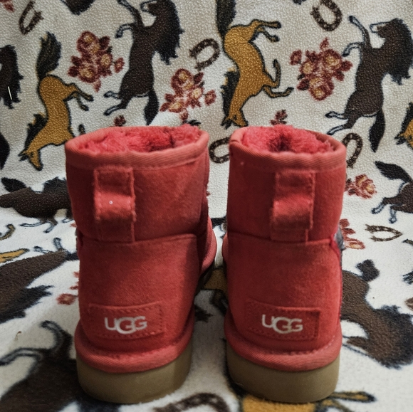 Womens 6 Red UGG Mini Star Boots - Picture 3 of 7